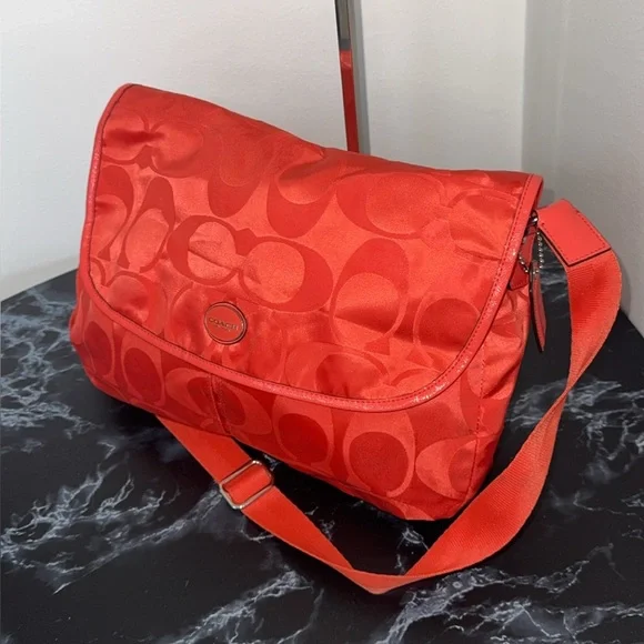 Coach Large Handbag Nylon Red Shoulder Messenger Crossbody Bag AUTHENTIC - Picture 2 of 12